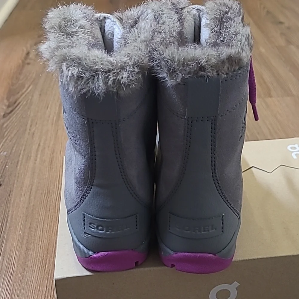 Sorel Gray‎ Suede Winter Boots with Pink Laces for girl zise 1 new no tag